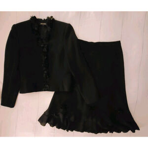 ESCADA Absolutely Gorgeous Vintage Black Wool Floral Beaded Skirt Jacket Suit 34